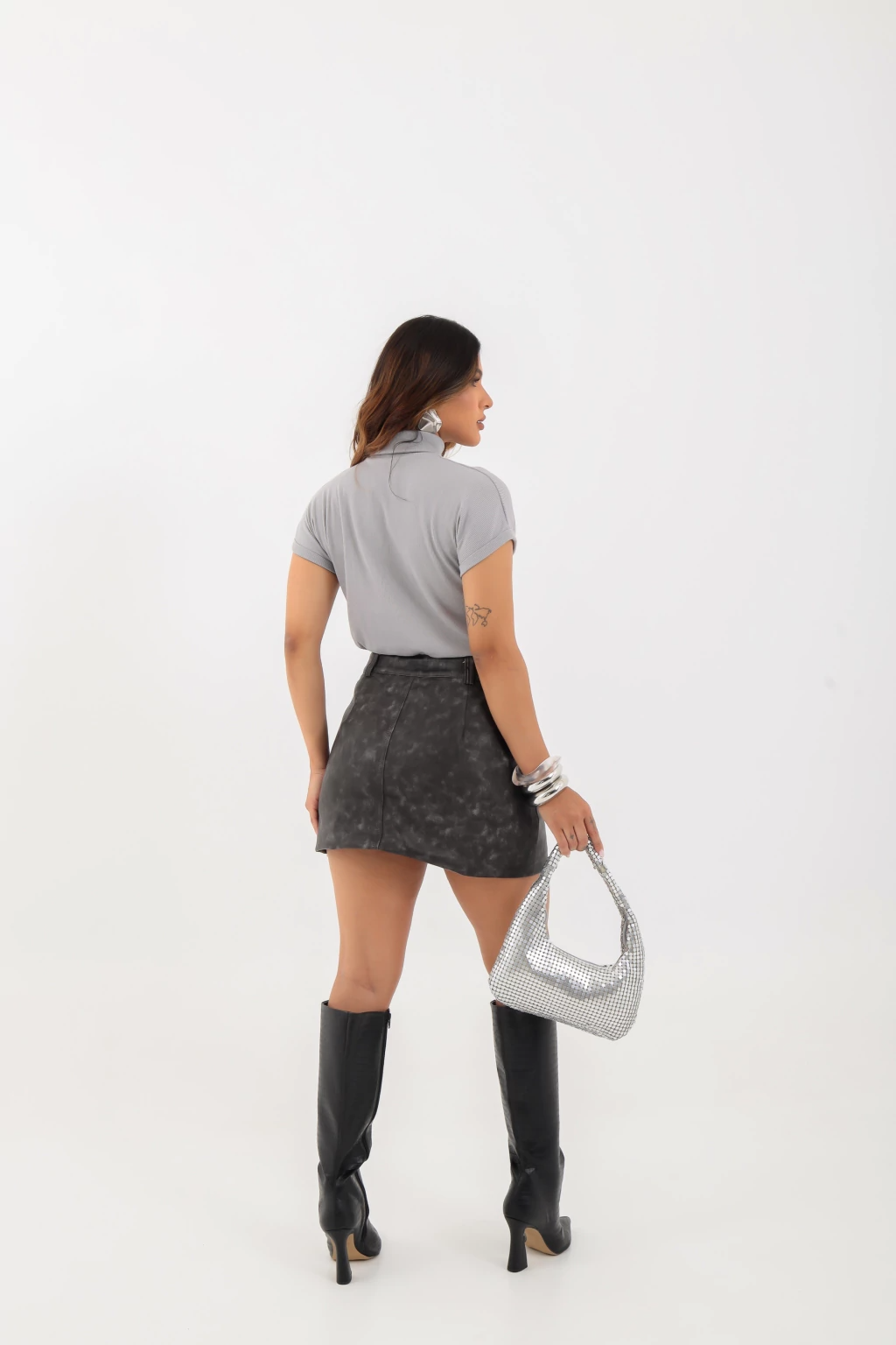 Blusa Canelada, Gola Alta, Manga Curta - BellaCECÍLIA
