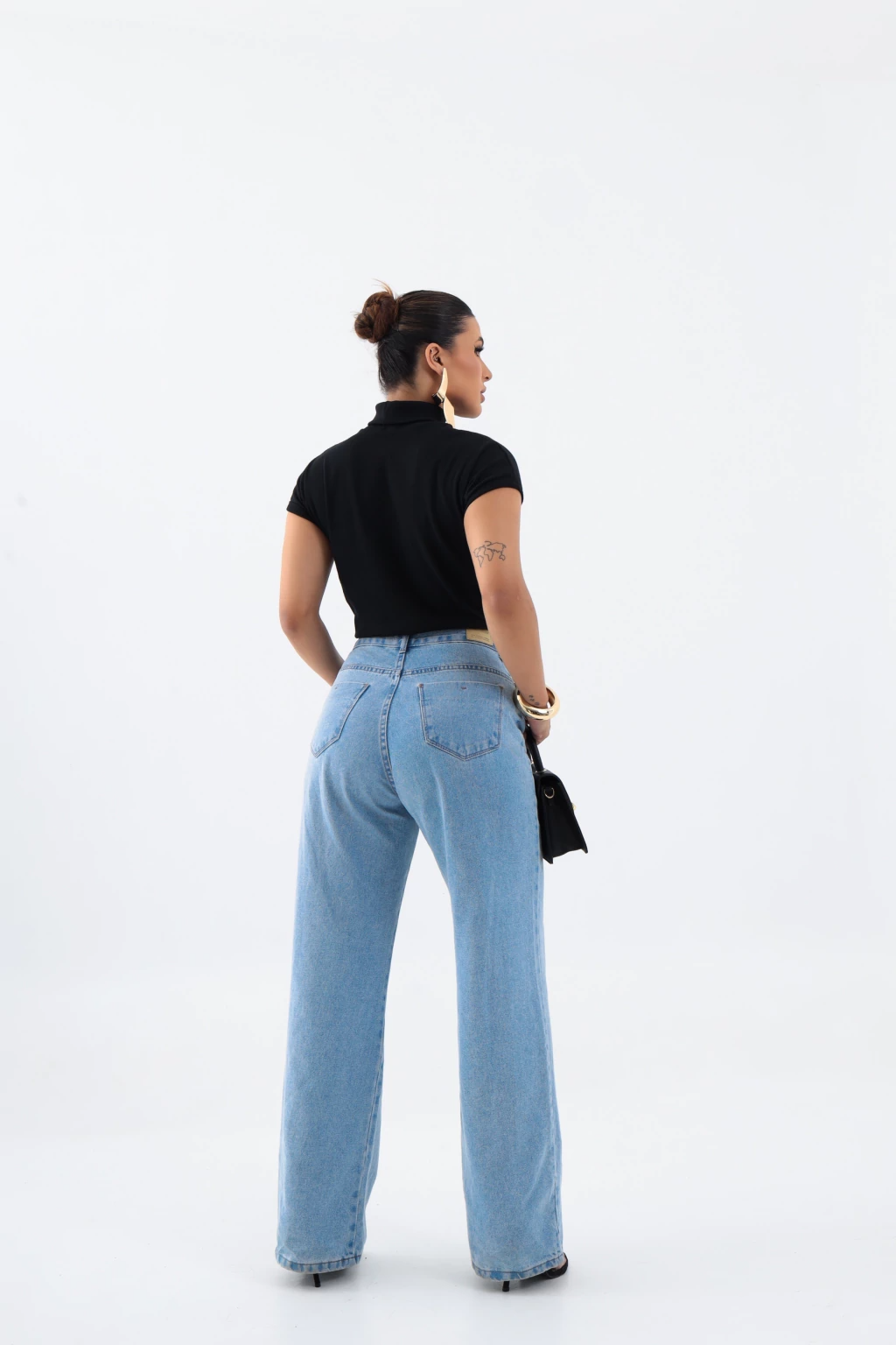 Blusa Canelada, Gola Alta, Manga Curta - BellaCECÍLIA