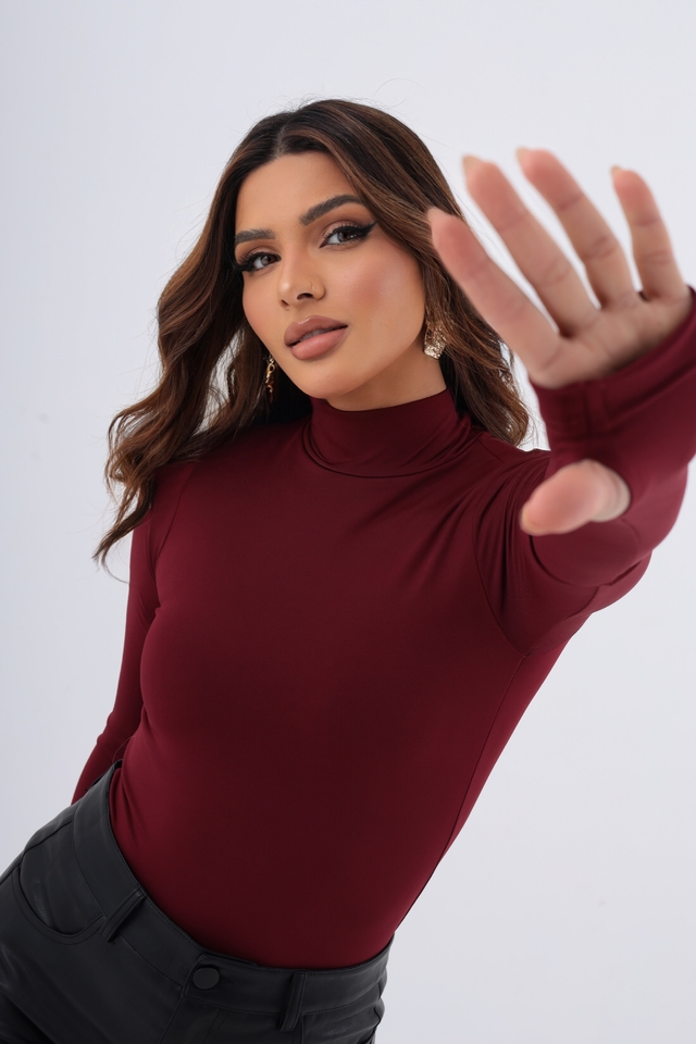Blusa Gola Alta, Manga Longa e Abertura para o Dedo – BellaCECÍLIA