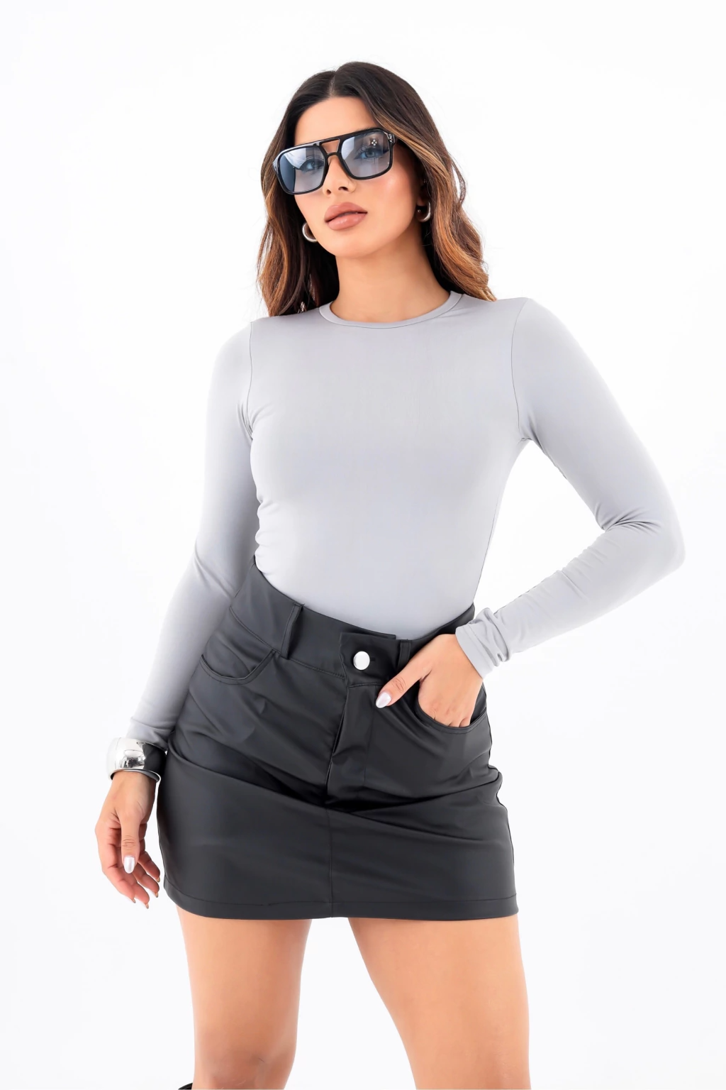 Blusa Lisa, Gola Redonda, Manga Longa - BellaCECÍLIA
