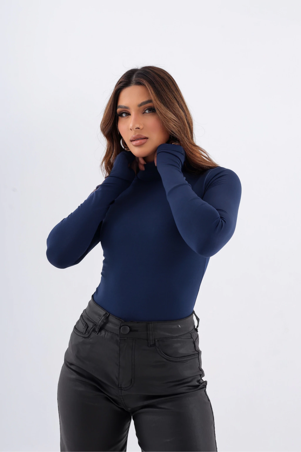 Blusa Gola Alta, Manga Longa e Abertura para o Dedo – BellaCECÍLIA